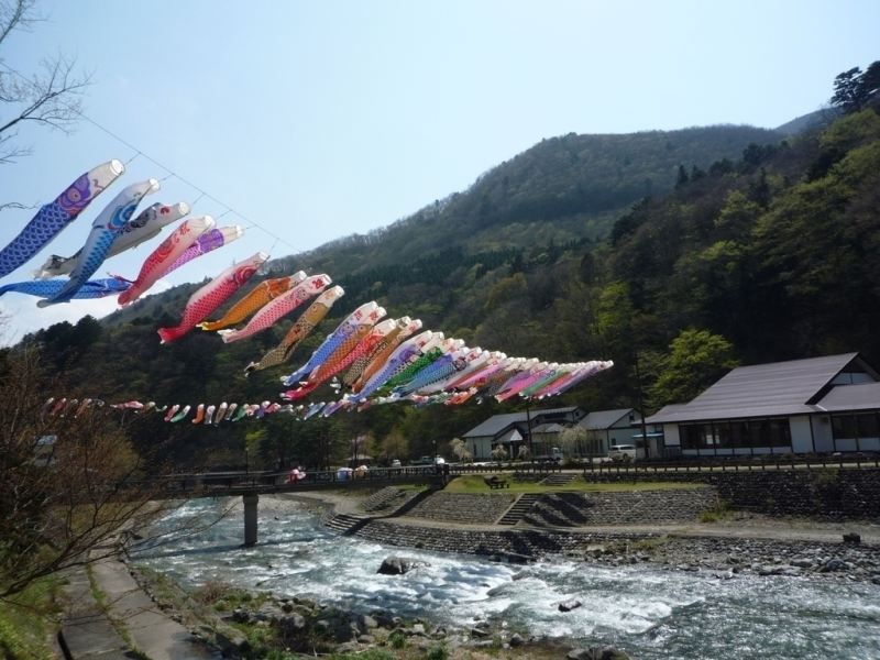 truyen-thong-dac-sac-le-hoi-long-den-ca-chep-o-nhat